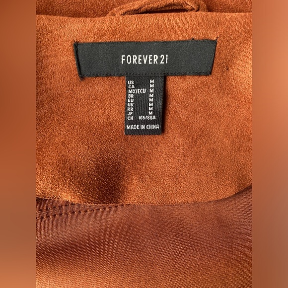 FOREVER 21
Jacket size M 
Brown color - front zipper - pocket - Picture 9 of 16